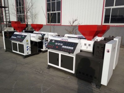 塑料擠出機(jī)展示