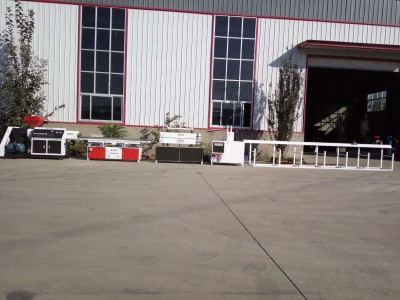 塑料擠出機(jī)廠家