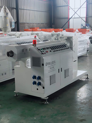 70尼龍機隔熱條設備