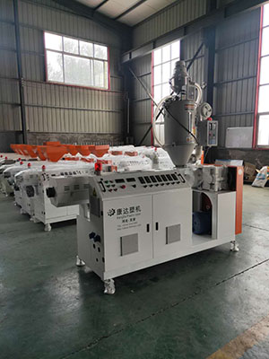 65尼龍機隔熱條設備