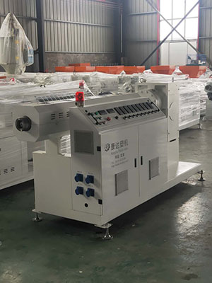 70尼龍機隔熱條設備