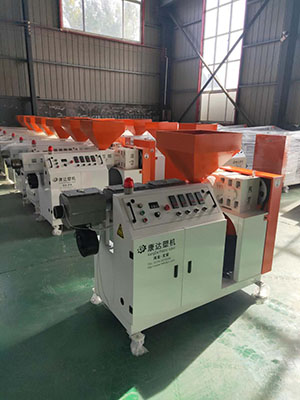 康達塑機新式設(shè)備、鑄鋁加熱板、3組風(fēng)機