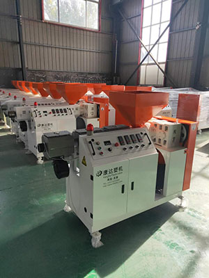 康達塑機新式設(shè)備、鑄鋁加熱板、3組風(fēng)機