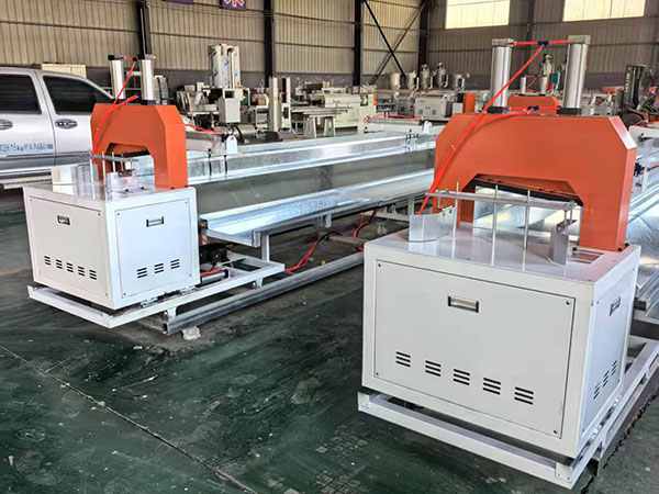 尼龍條自動(dòng)切割機(jī)