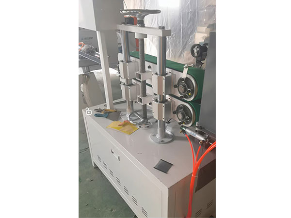 金剛網(wǎng)包邊擠出機